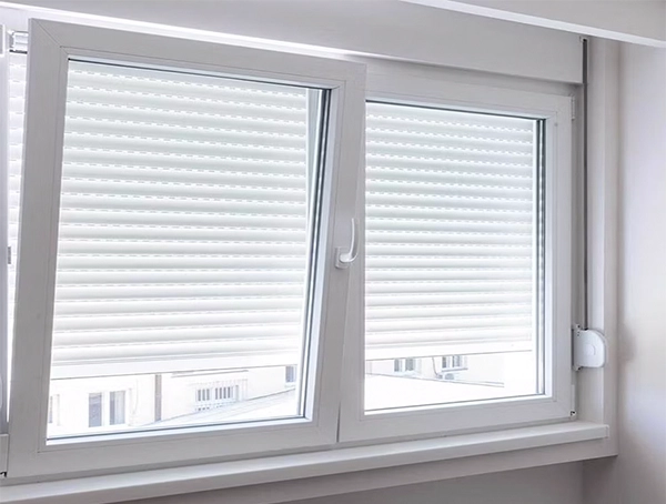 خطوط انتاج بأحدث التقنيات والماكينات للحصول على منتجات أبواب وشبابيك uPVC مطابقة لمعايير الجودة العالمية .