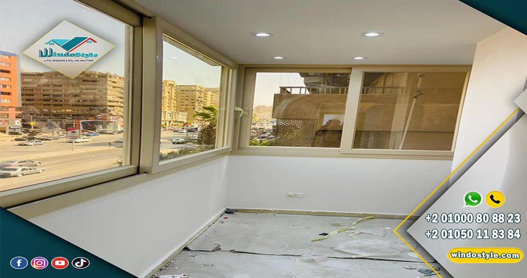 مميزات استخدام PVC في التقفيل تقفيل البلكونة باستخدام PVC يقدم العديد من الفوائد المهمة التي تجعله خيارًا مميزًا عن مواد أخرى مثل الخشب  من أبرز هذه المميزات: المتانة العالية: مادة PVC تتحمل الظروف الجوية القاسية مثل الحرارة العالية والرطوبة دون أن تتأثر  عدم الحاجة للصيانة المتكررة: على عكس الخشب، لا يتطلب PVC أعمال صيانة دورية مثل التلوين أو الحماية من الحشرات  العزل الممتاز: يوفر الـ PVC عزلاً حراريًا وصوتيًا مثاليًا، مما يعزز من مستوى الراحة داخل المنزل  مقاومة الماء: مناسب تمامًا لمناطق تتعرض للرطوبة العالية والأمطار  سهولة التنظيف: يمكن تنظيف الأسطح بسهولة باستخدام قطعة قماش مبللة 