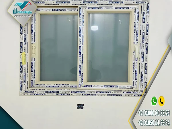 شباك PVC جرار 2 ضلفة زجاج مع ضلفة سلك بقطاعات KRAFTLINE المصرية وضمان 20 سنة، وإكسسوارات VORNE التركية بضمان 10 أعوام، عملي وسهل الاستخدام 